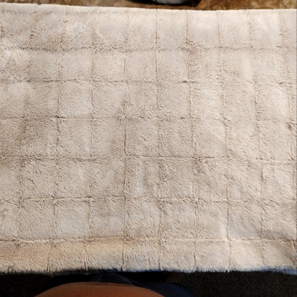 Koolaburra by UGG throw blanket